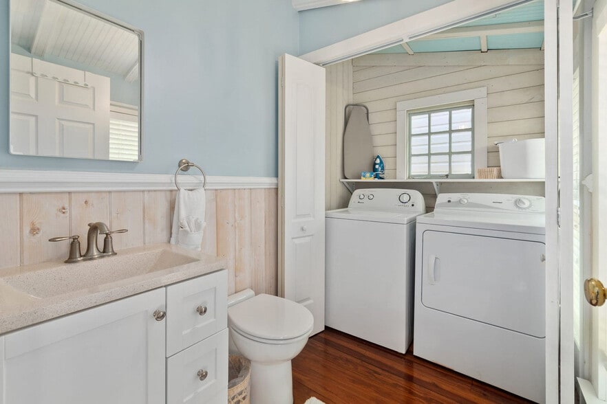 Building Photo - 72 Abbott St