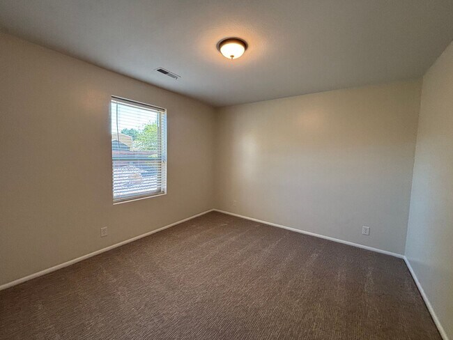 Building Photo - SPACIOUS REMODELED HOME FOR RENT!