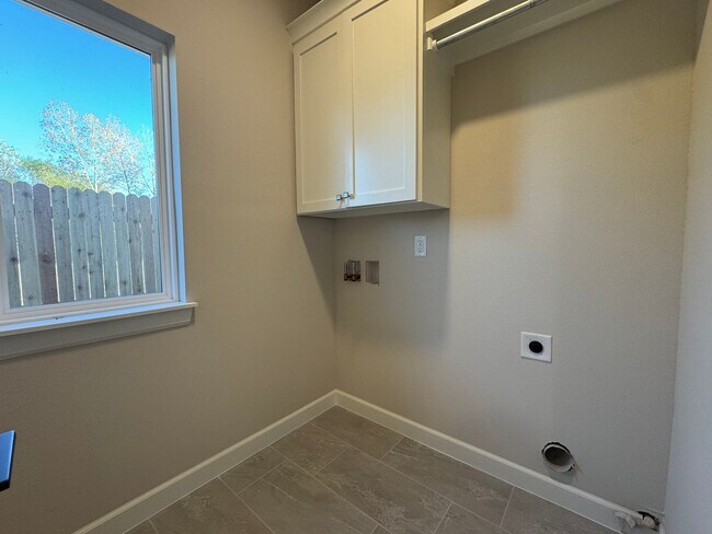 Building Photo - 1st MONTHS RENT FREE - 4 bed, 3 bath, 2 car garage - New Construction!