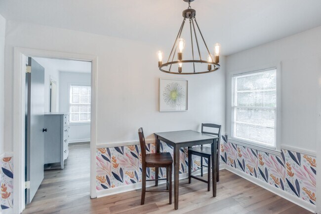 Building Photo - Charming Furnished 2BR/1BA in Midtown Savannah – Close to Everything! Unit 2