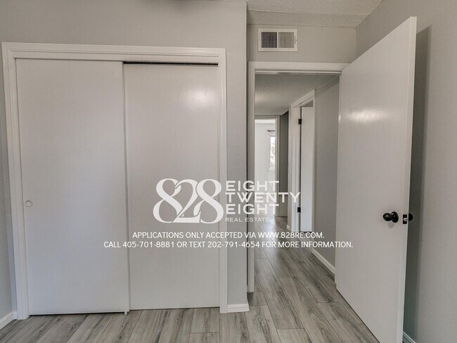 Building Photo - *AVAILABLE NOW!* Spacious 3 Bed/2.5 Bath Condo in East Norman!