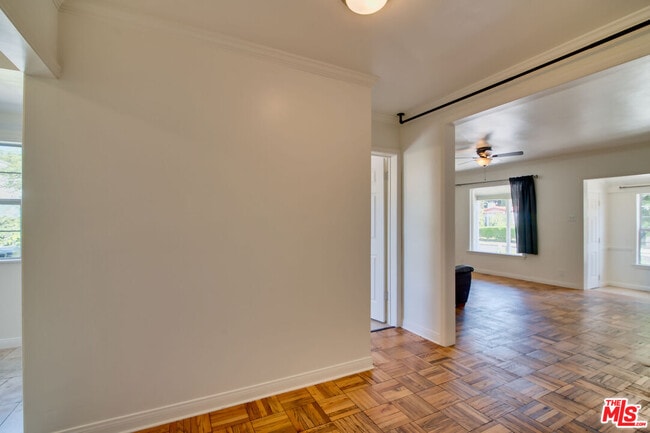 Building Photo - 10829 Kling St
