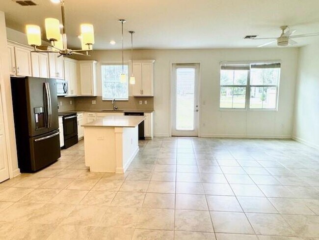 Building Photo - For Rent 3/2.5 townhome 2 Car Garage in Storey Lake,