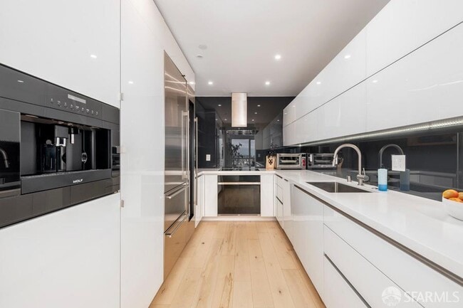 Building Photo - 333 Bush St