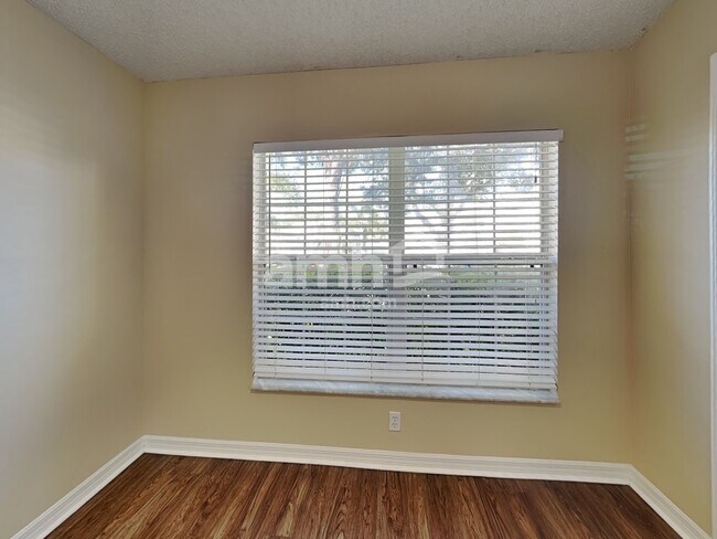 Building Photo - 875 Sedgewood Cir