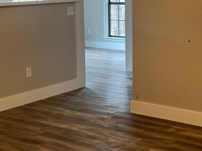 Building Photo - 95 Oakwood Dr