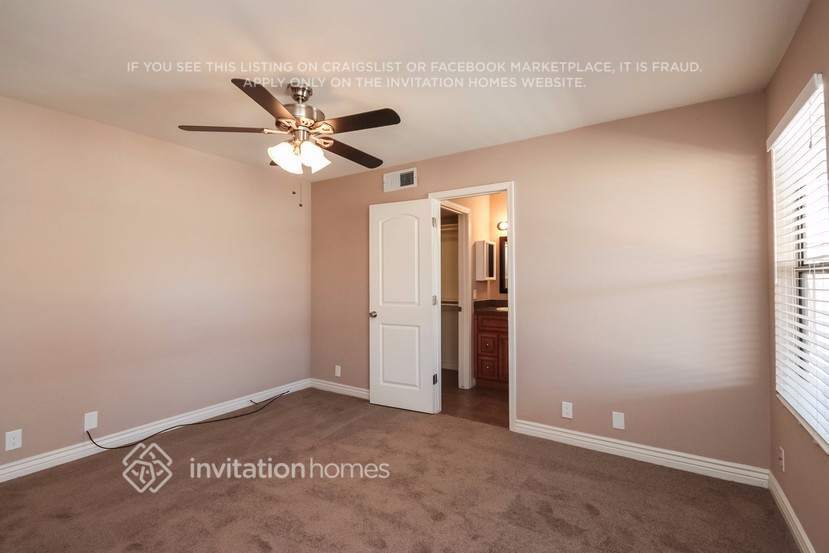 Building Photo - 9020 W Las Palmaritas Dr