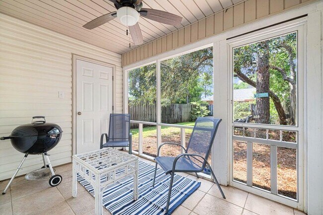 Building Photo - 42 Vía Largo