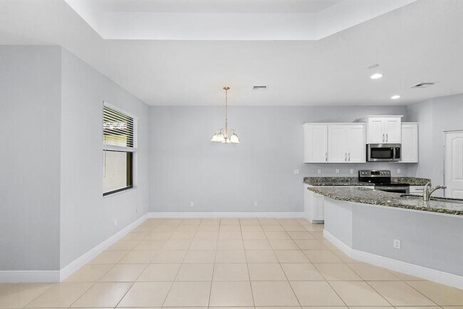 Building Photo - 5915 SE Entry Ct