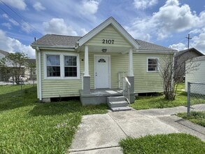 Building Photo - 2107 Montesquieu St