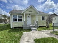 Building Photo - 2107 Montesquieu St
