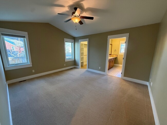 Building Photo - 25 Baldy Ct