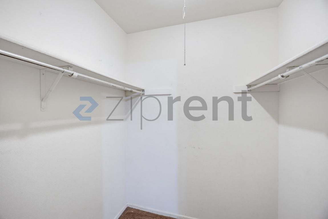 Building Photo - Unit