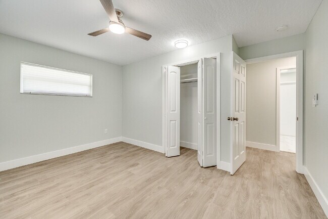 Building Photo - 4 bedroom, 2 bathroom Beachside, Pool Home!