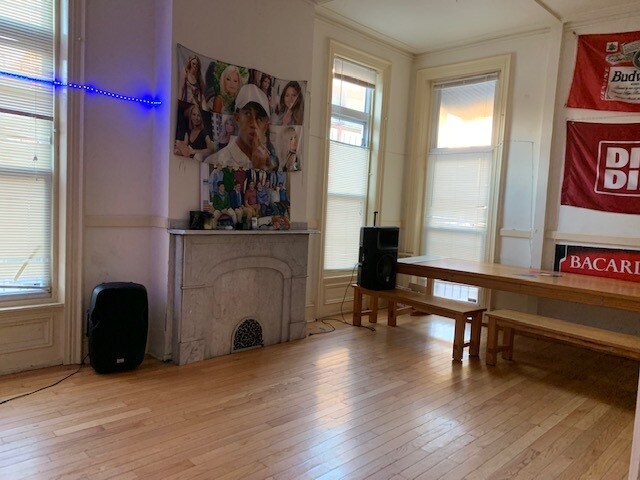 Building Photo - 301 S 40th St