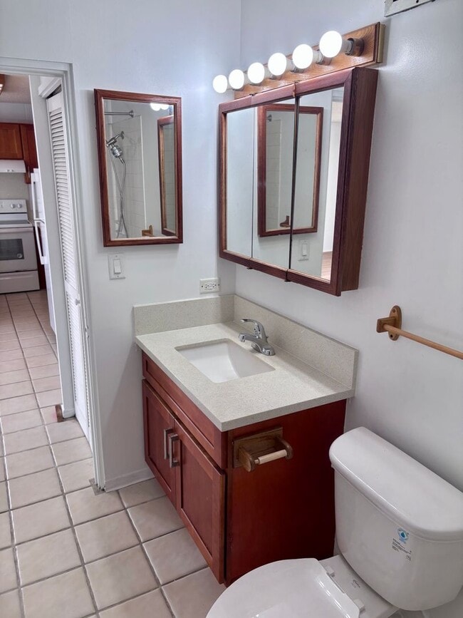 Building Photo - Available Now : 1 bedroom, 1 bath with 1 assigned parking stall in Summer Villa