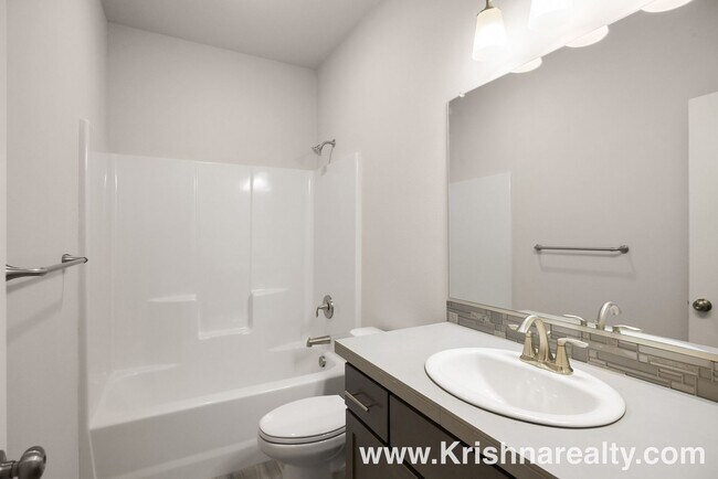 Building Photo - Beautiful Modern | ONE LEVEL 4BD | 2 BA | Single Family Home | Laurel Woods Community Located In ...