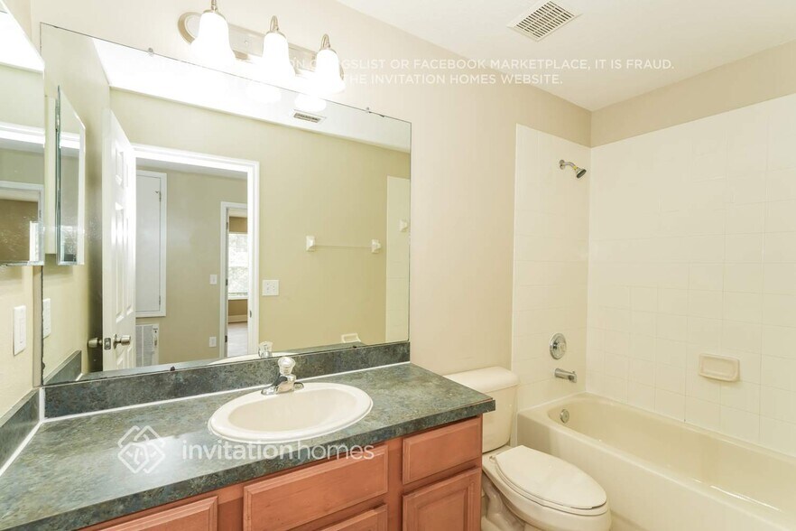 Building Photo - 11140 Creek Haven Dr