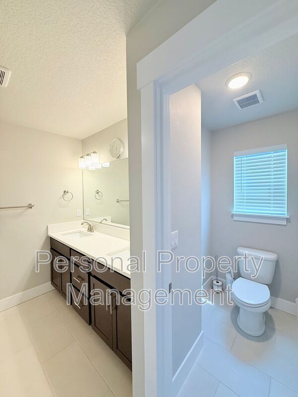 Building Photo - 1530 NW 29th Pl