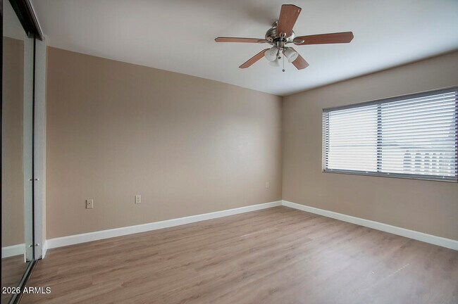 Building Photo - 3033 E Devonshire Ave