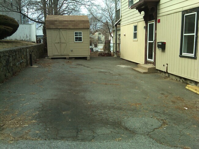 Building Photo - 19 Nichols St