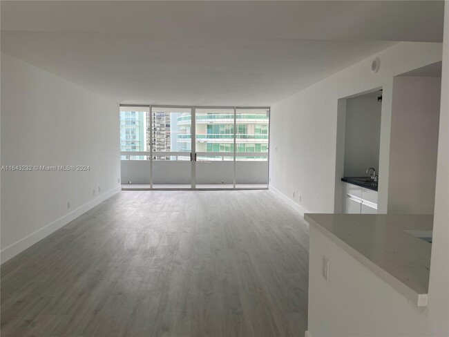 Building Photo - 1627 Brickell Ave