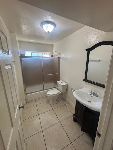 Building Photo - 326 E 101st St