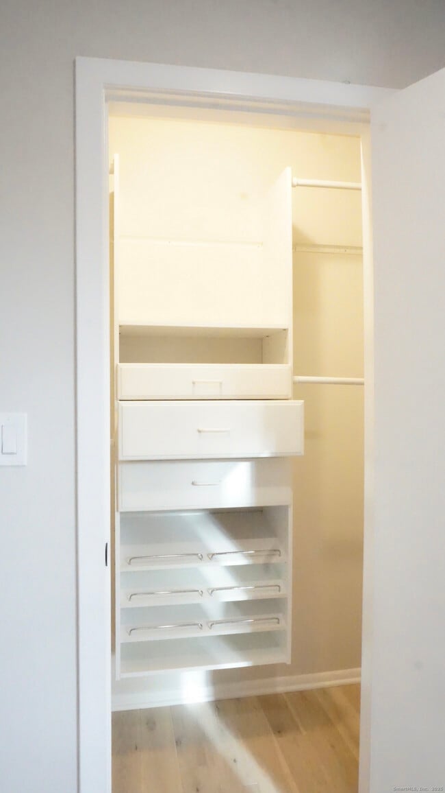 Building Photo - 24 Overlook Dr