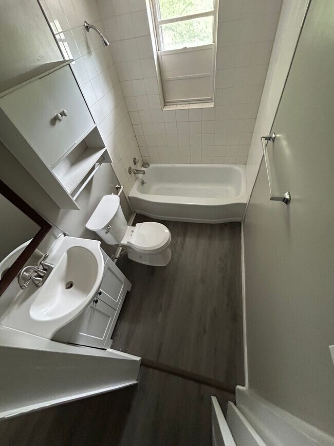 Building Photo - $875 Potter House Apartments: Directly adjacent to BSU and IU Health Ball Memorial Hospital.