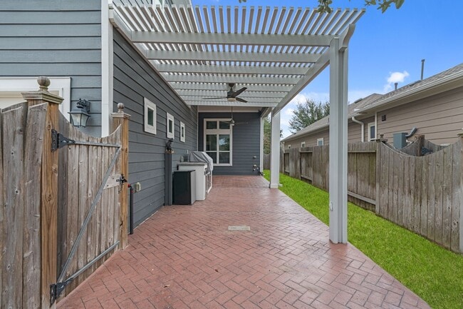 Building Photo - 17019 Seminole Ridge Dr