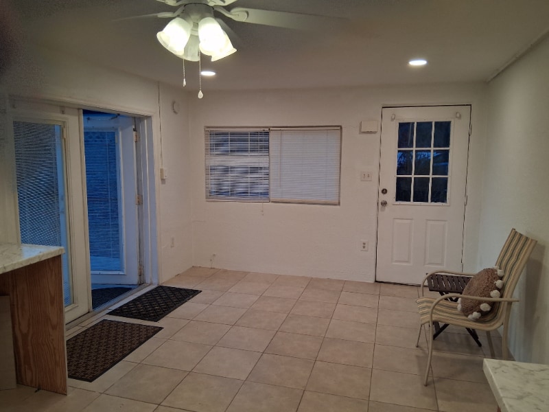 Building Photo - 1120 Northshore Dr