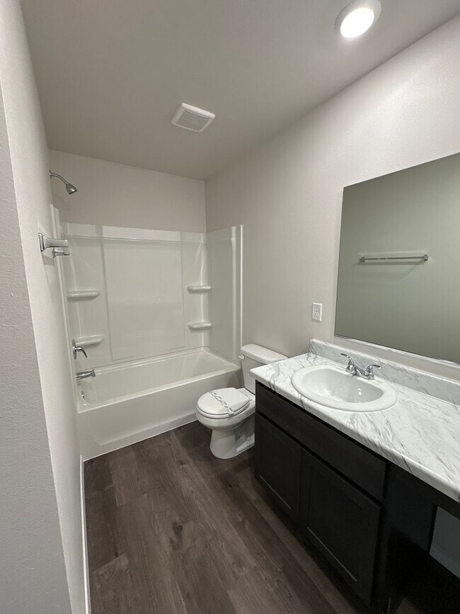 Building Photo - Pre-Leasing Now! Don't Miss This Charming 3-Bedroom, 2-Bath Home in Claremore