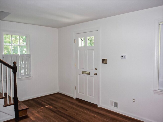 Building Photo - Ideal 3 Bedroom 2 Bath Colonial Just Over ...
