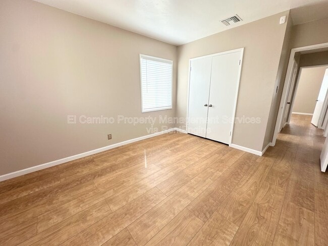 Building Photo - 10918 Dalwood Ave