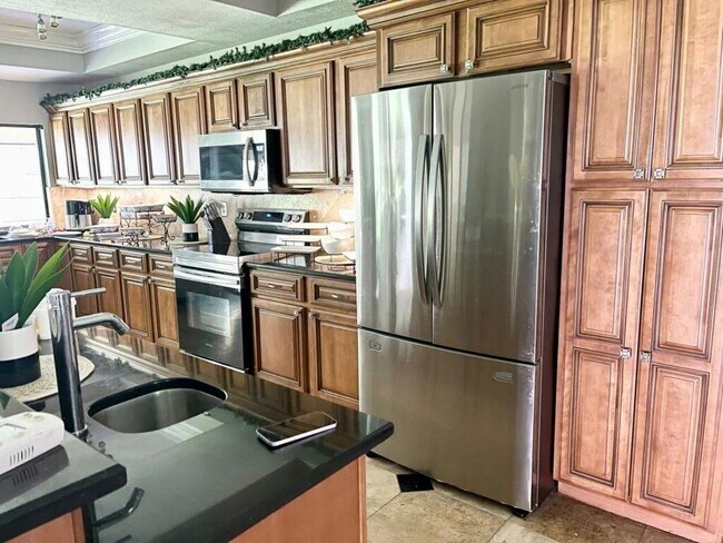 Building Photo - 1102 Sugartree Dr S