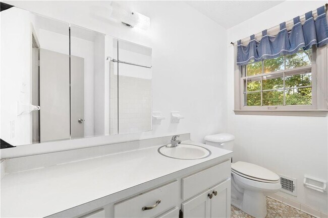 Building Photo - 4531 S Roberts Dr