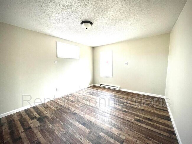 Building Photo - 610 S Elm St
