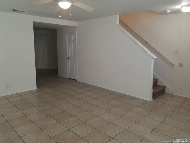 Building Photo - 3 Bedroom Home in Gated Community ***Medical Center***