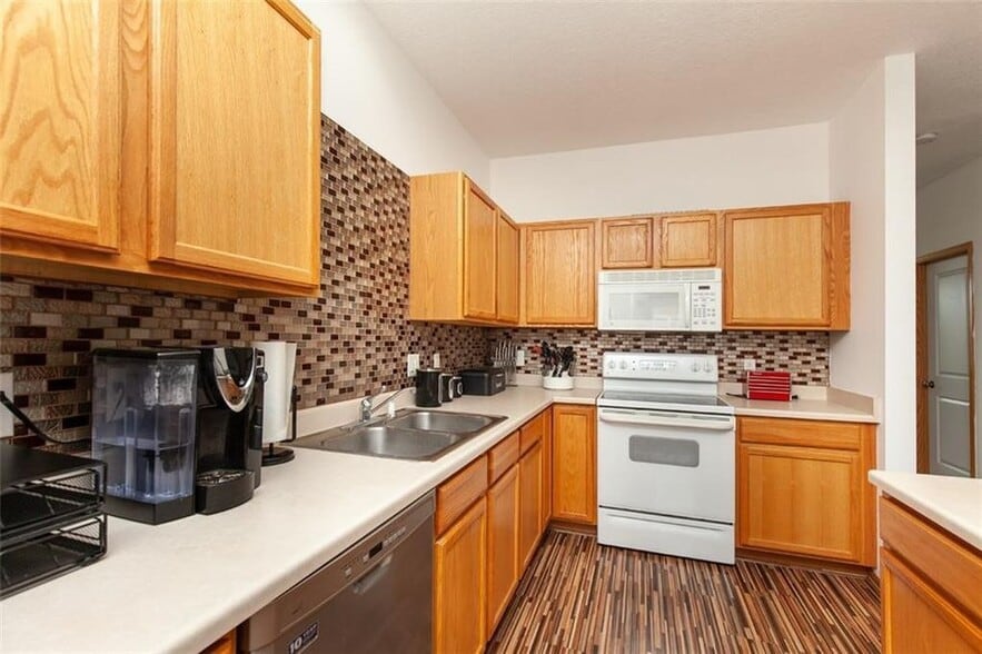Building Photo - 1012 NE Kamies Ln