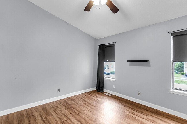 Building Photo - 206 Pine Shadow Dr