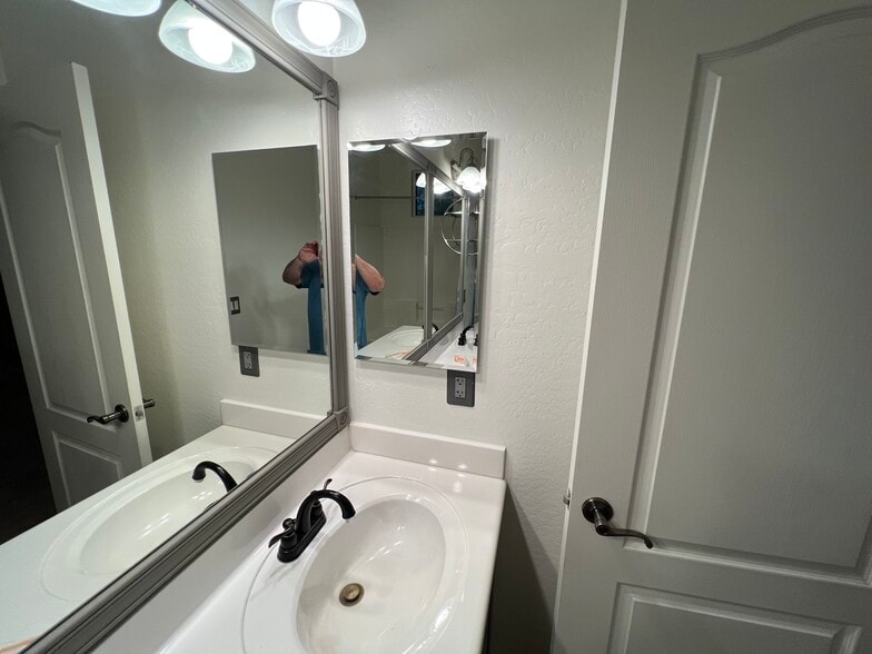 Bath - 6423 W Maya Way