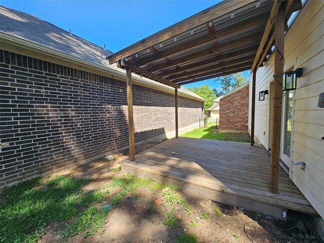 Building Photo - 11223 Burning Tree Dr