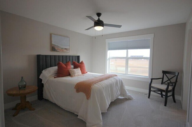 Building Photo - Golf Course Townhome