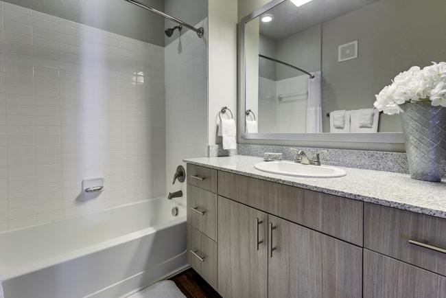 The Oak Bath.jpg - Woodcreek