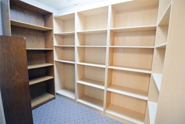 Building Photo - 2235 N Ballas Rd