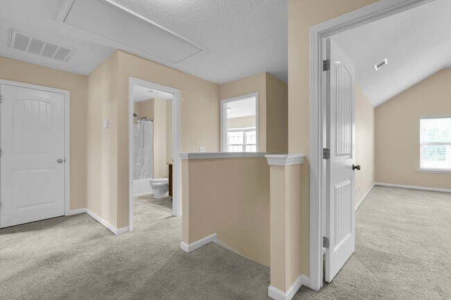 Building Photo - AVAILABLE MAY 2025 [NO PETS PREFERRED: x1 ...