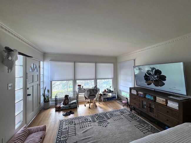 Building Photo - Olympic Duplex