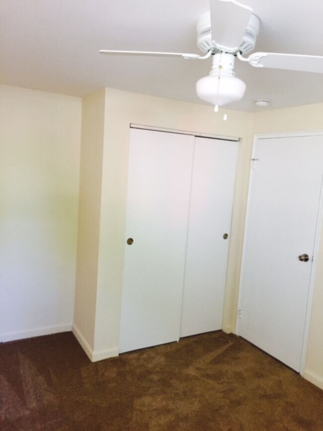 Building Photo - 558 Lowell Ave