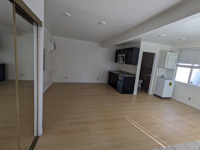 Building Photo - 328 S Almont Dr