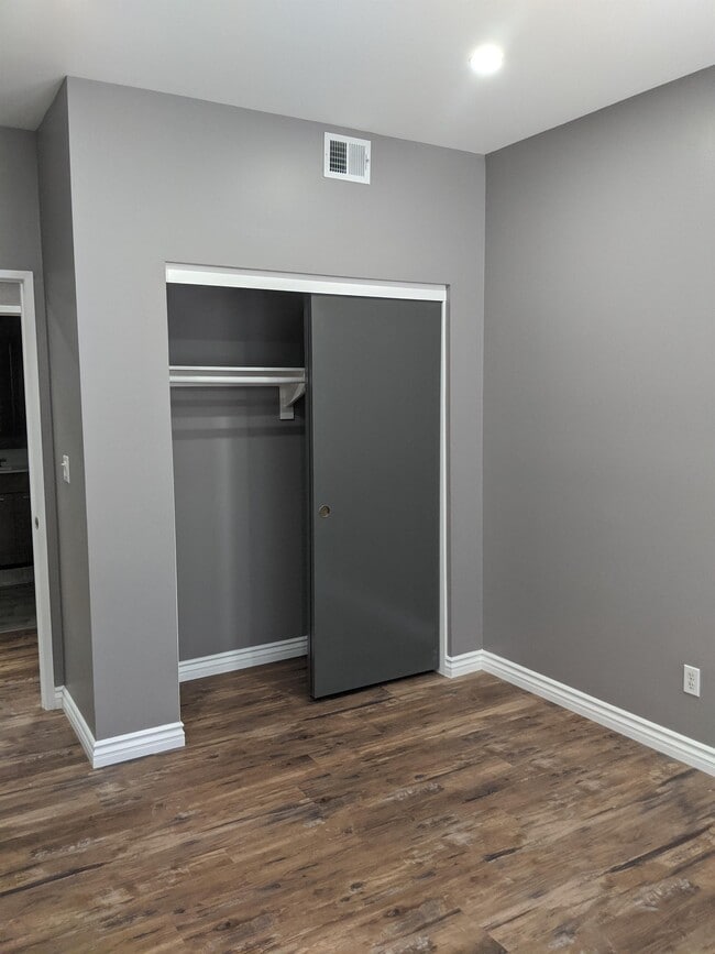 Building Photo - 23947 Del Monte Dr.